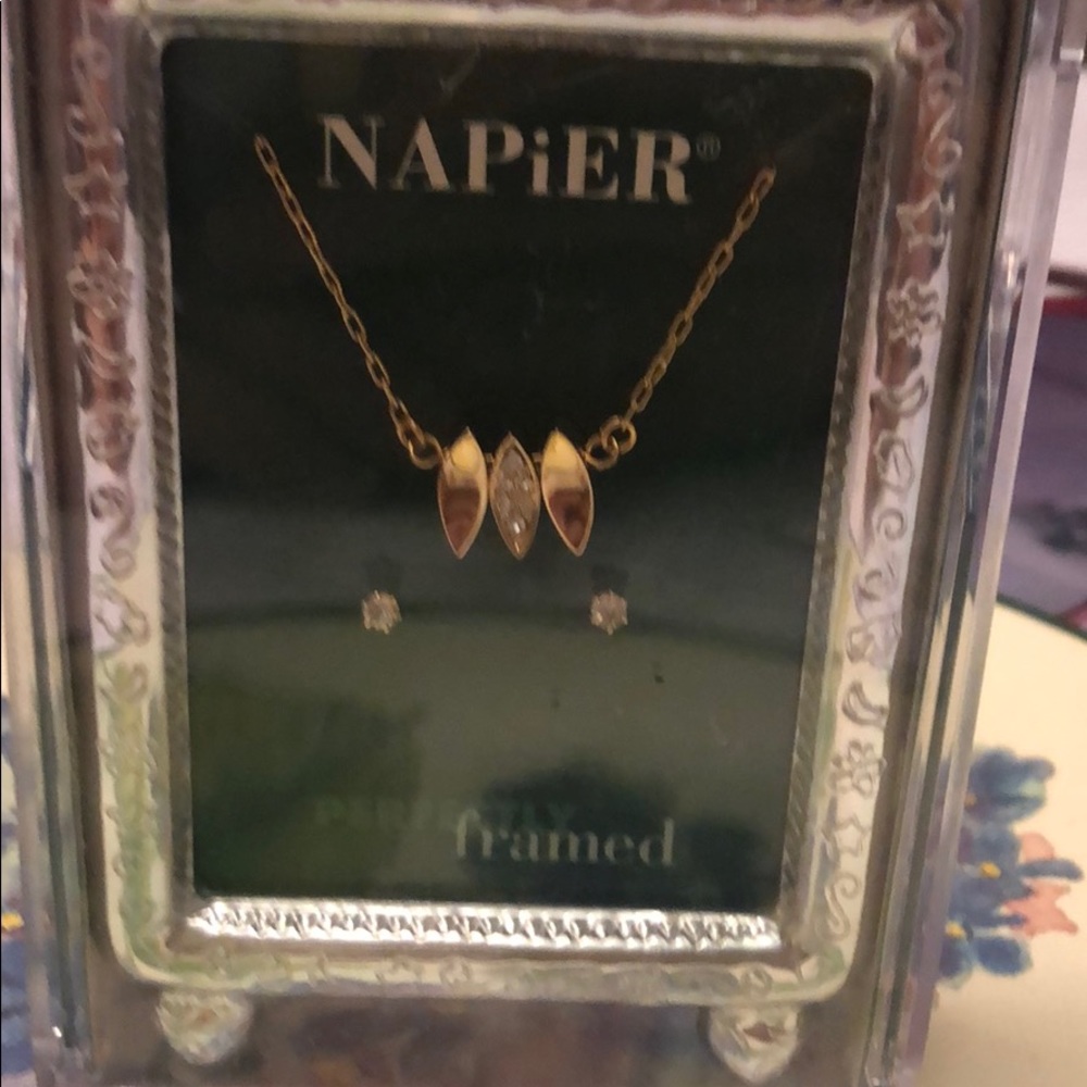 Napier in box necklace and earring set.